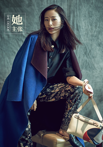 江一燕街拍穿搭示范 帅气吸烟装实践内心深处小幻想