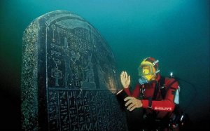 埃及古城文物揭