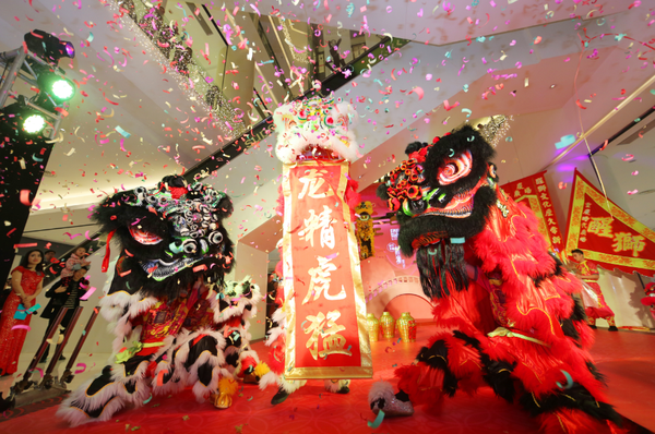 时尚 时尚奢华      1月16日至2月底,重庆时代广场带来"时代珍藏 醒狮