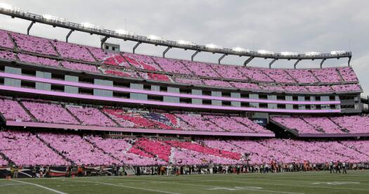 NFL橄榄球关爱女性健康，最激烈赛场变粉色海洋